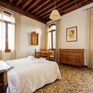 haus-san-trovaso.hotelinveneto.com/
